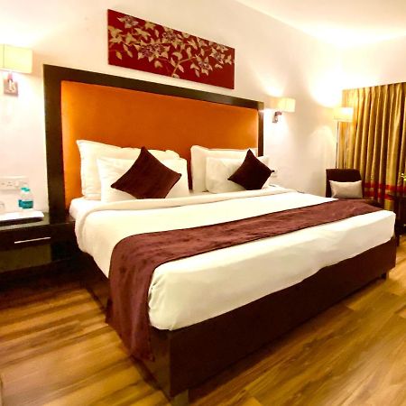 Hotel Gis Select Banjara Hill Hyderabad Esterno foto