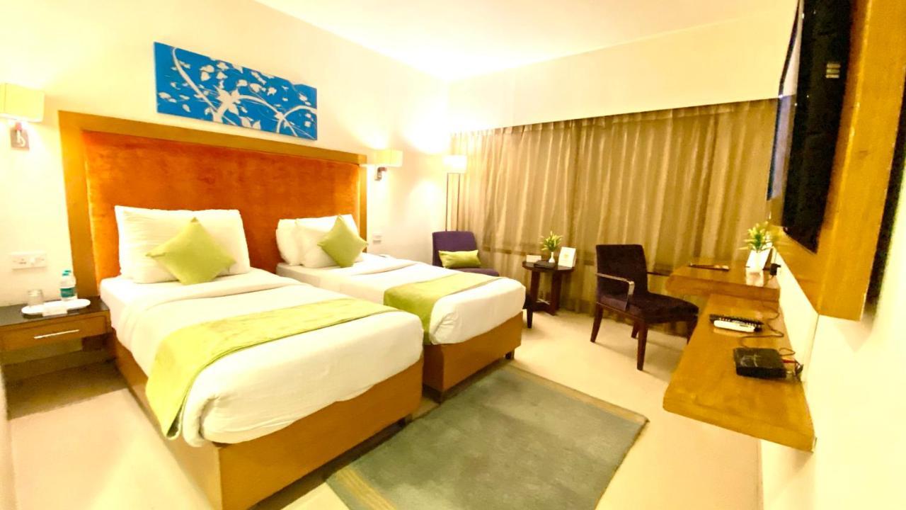 Hotel Gis Select Banjara Hill Hyderabad Esterno foto