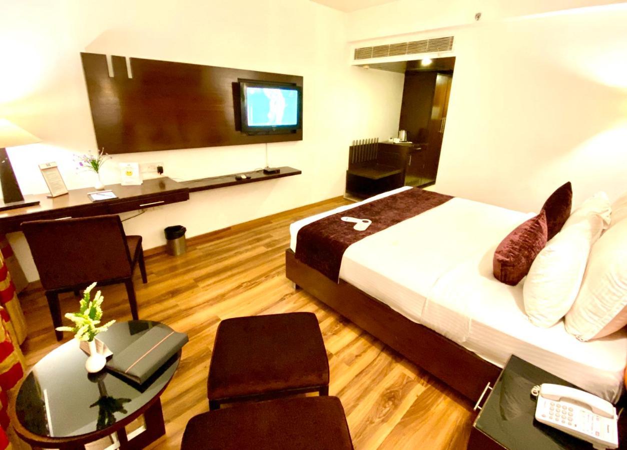 Hotel Gis Select Banjara Hill Hyderabad Esterno foto