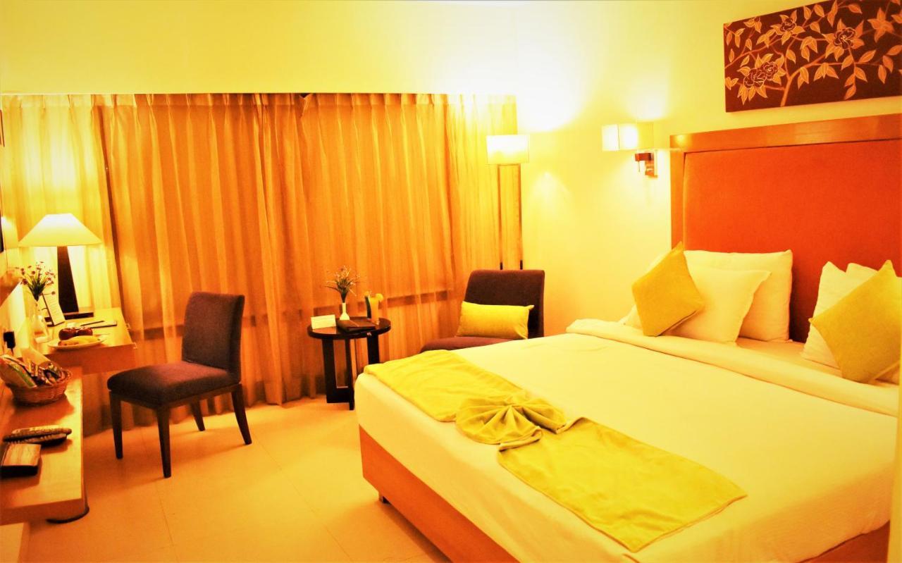 Hotel Gis Select Banjara Hill Hyderabad Esterno foto