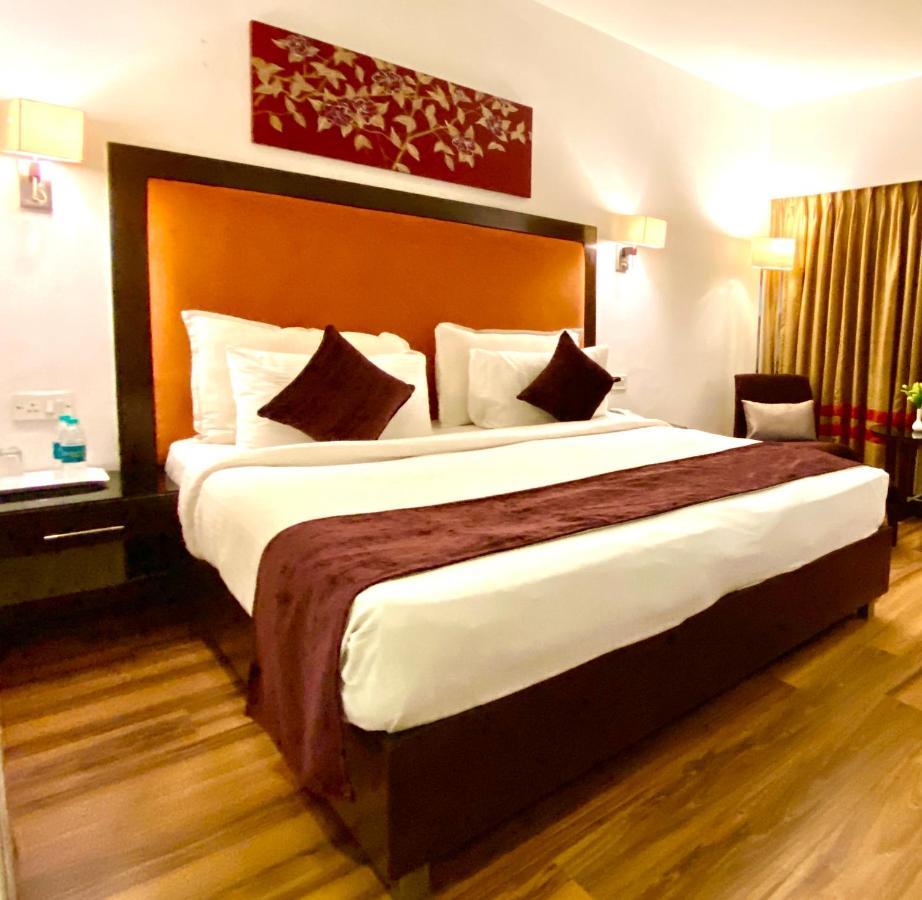 Hotel Gis Select Banjara Hill Hyderabad Esterno foto