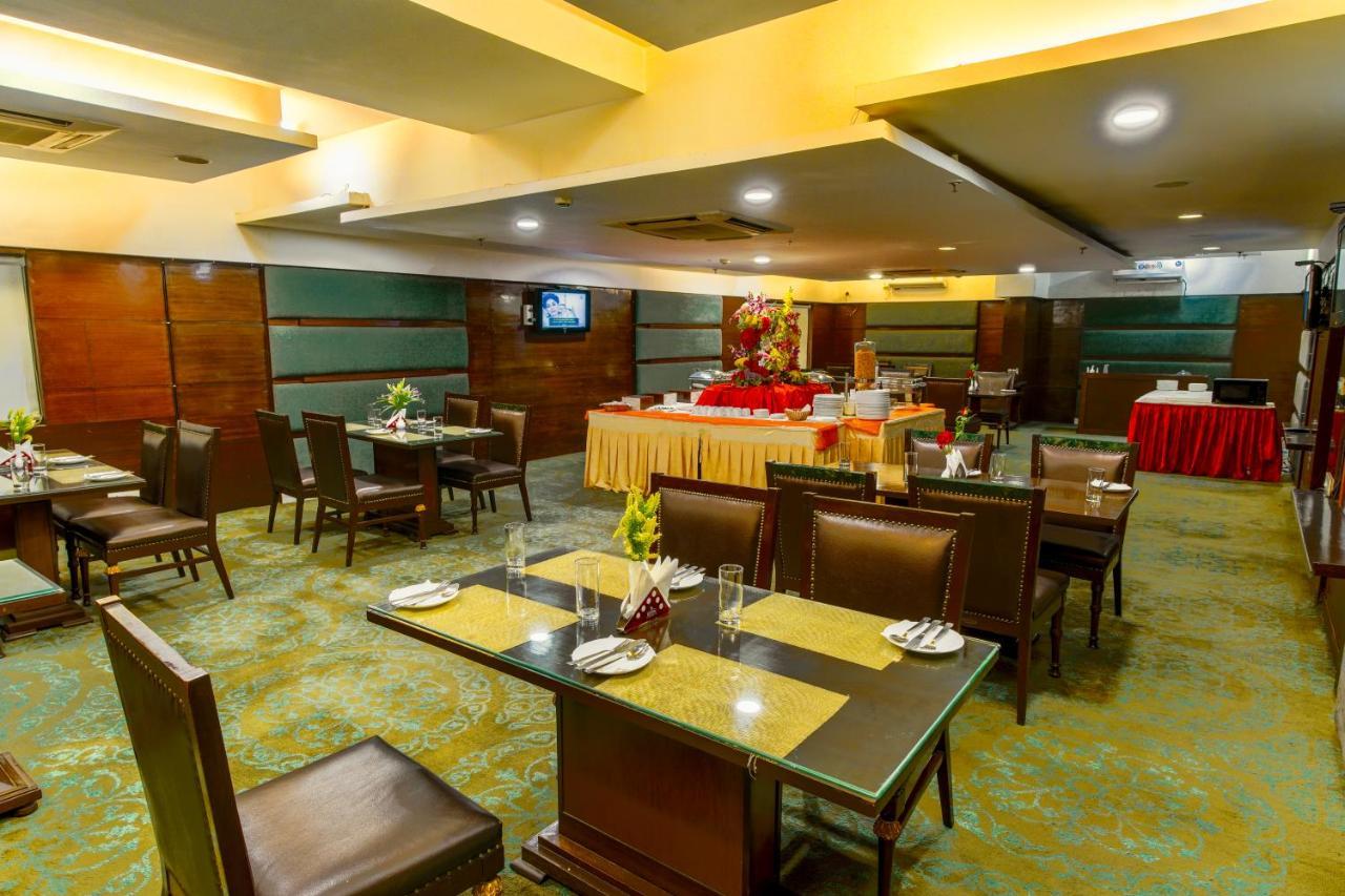 Hotel Gis Select Banjara Hill Hyderabad Esterno foto