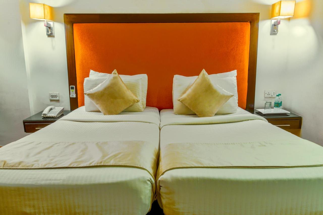 Hotel Gis Select Banjara Hill Hyderabad Esterno foto