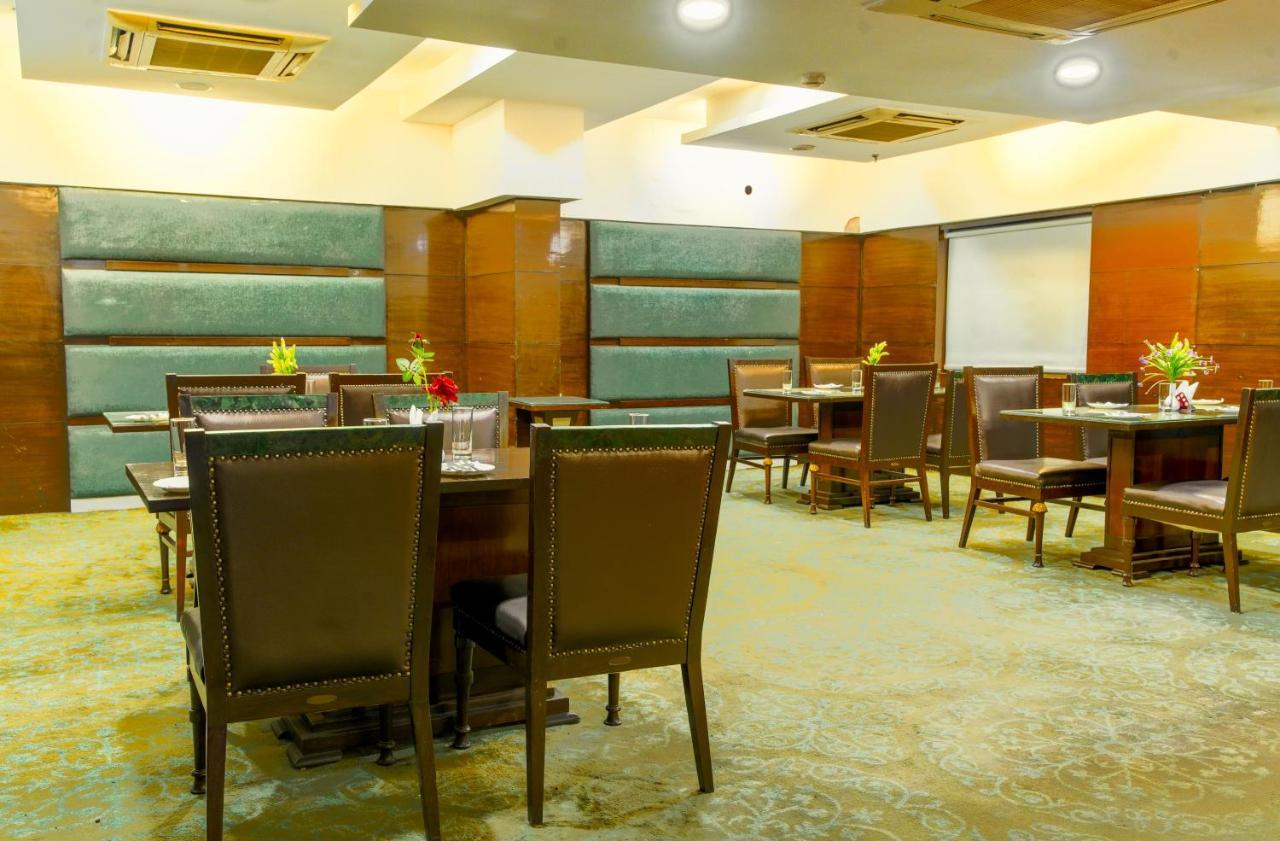 Hotel Gis Select Banjara Hill Hyderabad Esterno foto