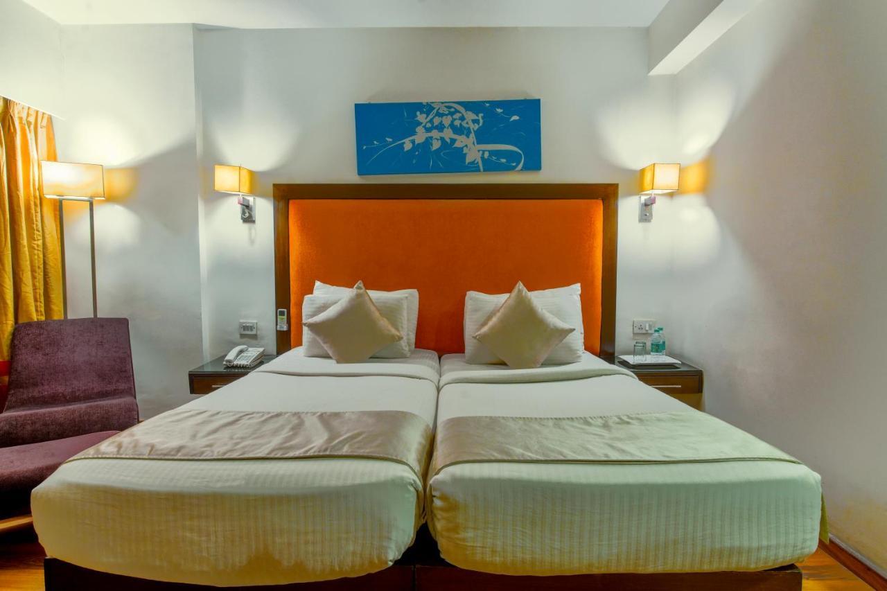 Hotel Gis Select Banjara Hill Hyderabad Esterno foto