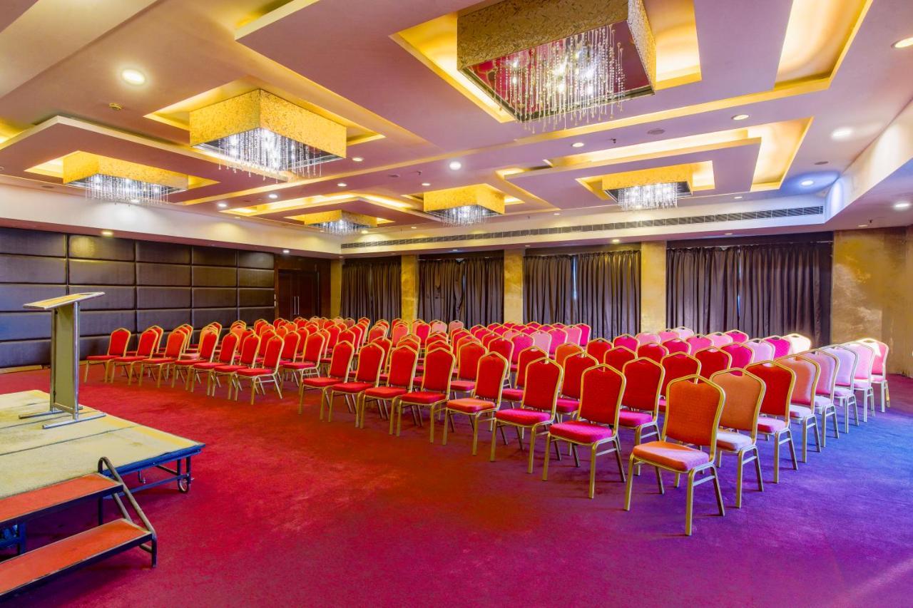 Hotel Gis Select Banjara Hill Hyderabad Esterno foto