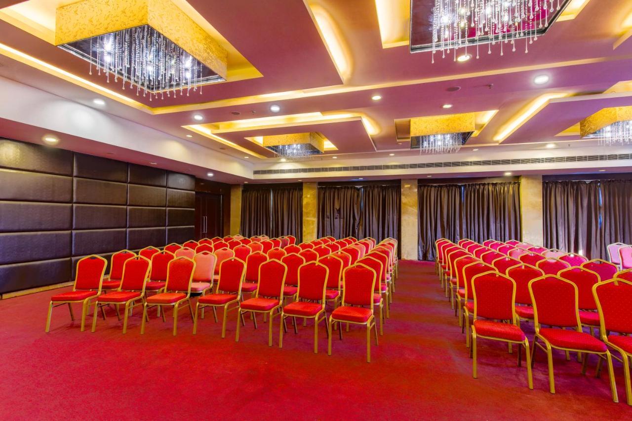 Hotel Gis Select Banjara Hill Hyderabad Esterno foto