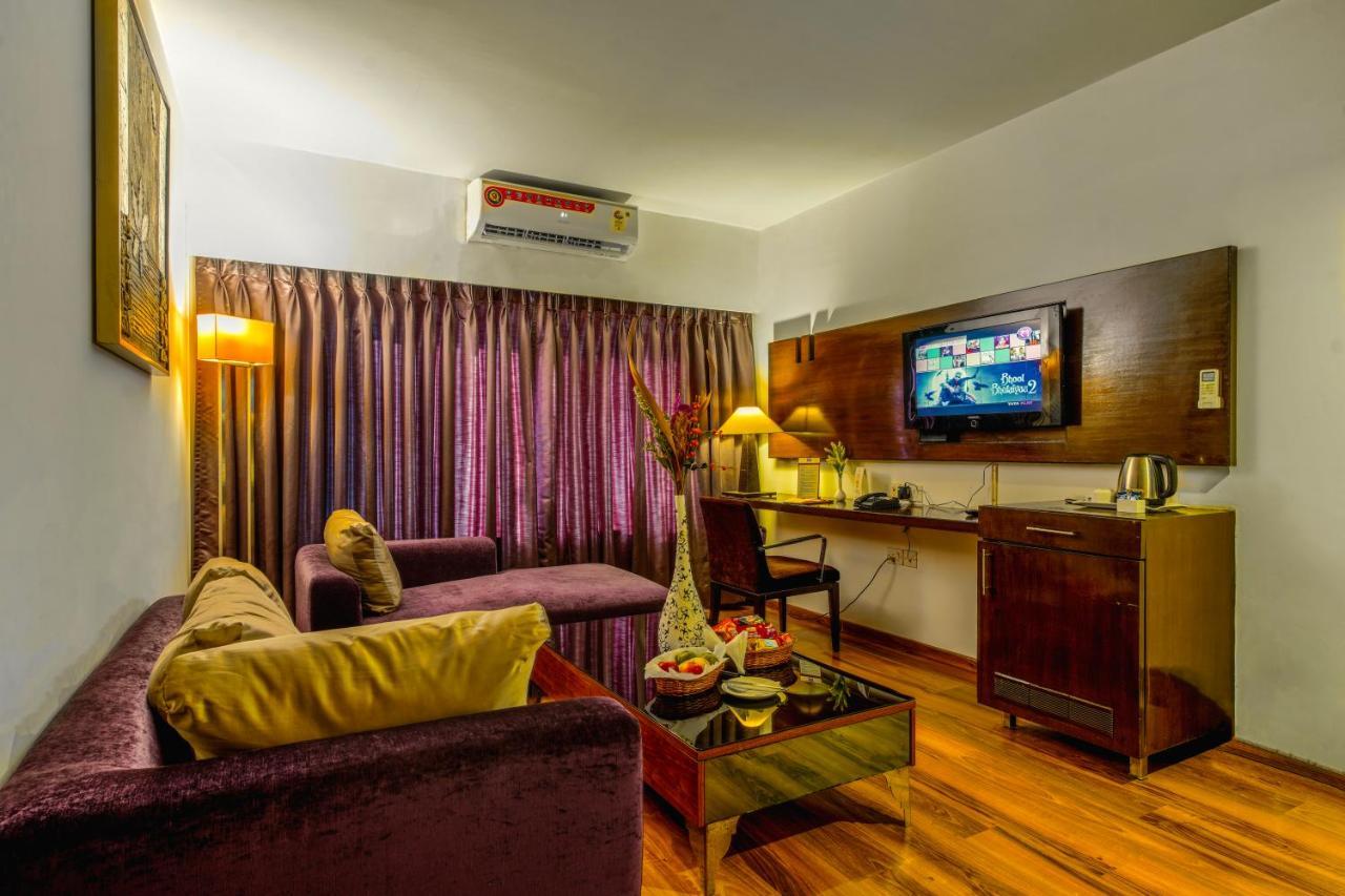 Hotel Gis Select Banjara Hill Hyderabad Esterno foto