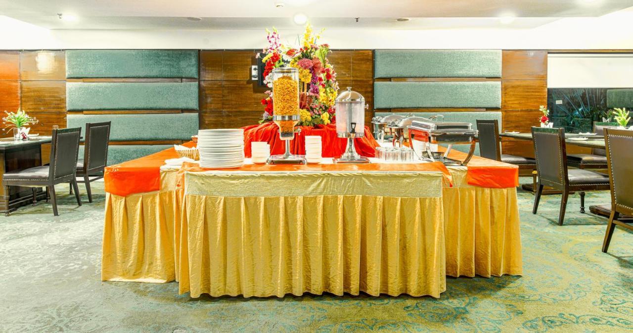 Hotel Gis Select Banjara Hill Hyderabad Esterno foto