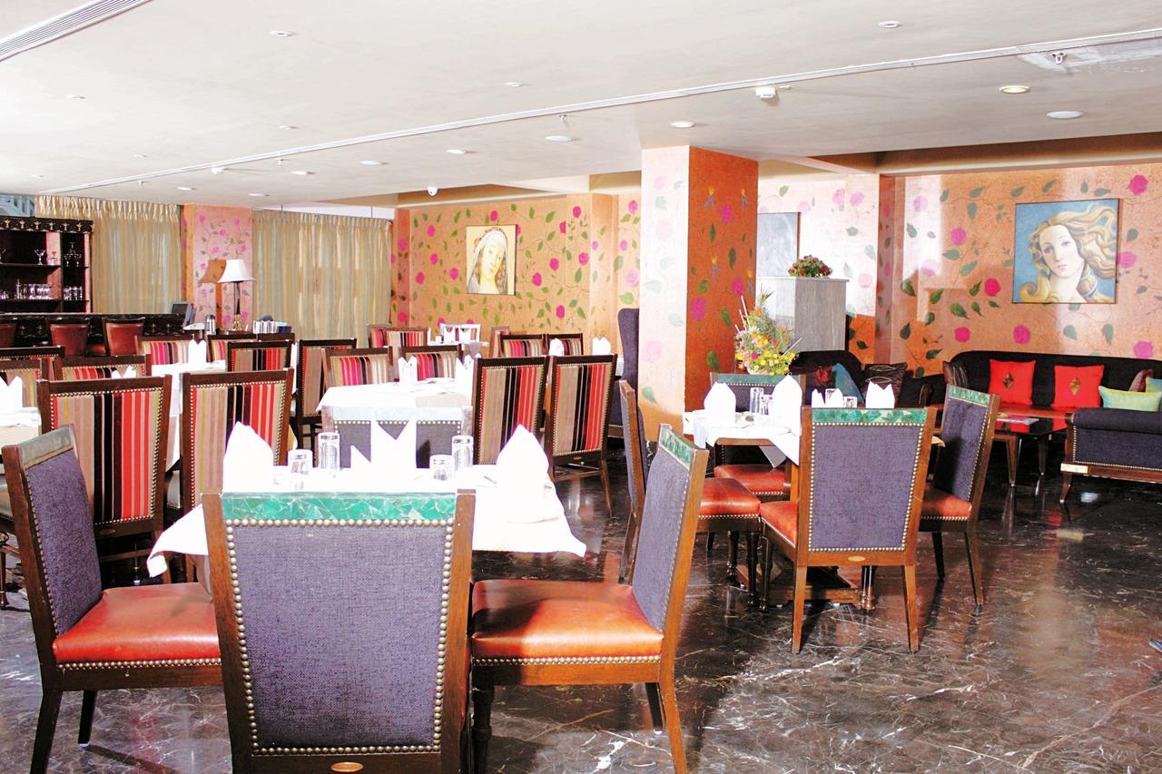 Hotel Gis Select Banjara Hill Hyderabad Esterno foto